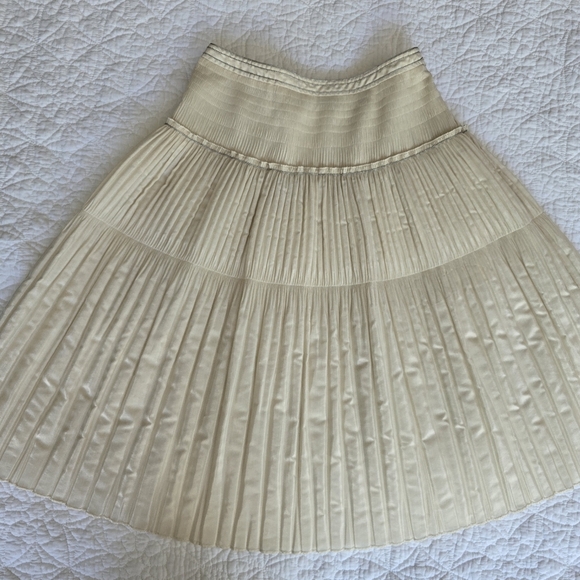 Burberry Pleated Silk Blend Tiered Skirt - Cream - Picture 5 of 14